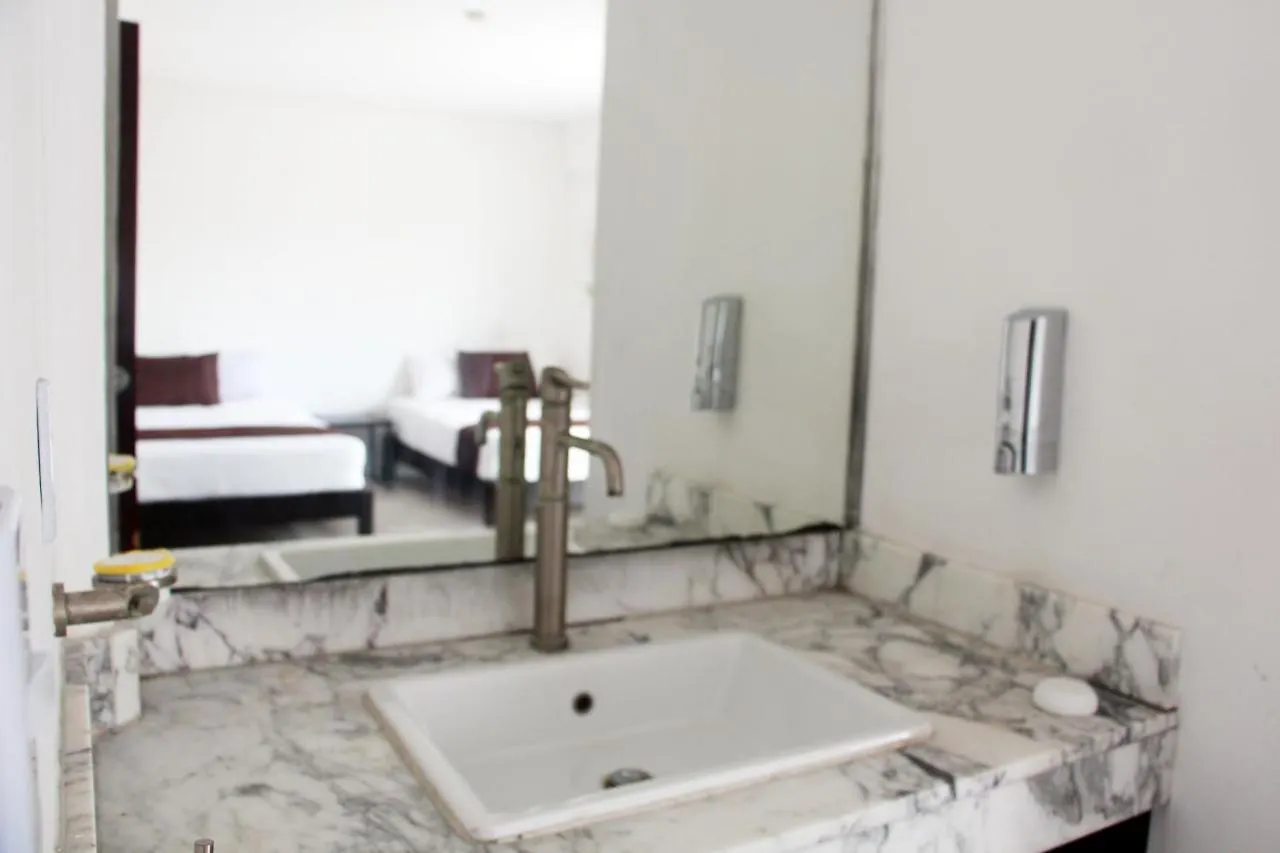 Hotel & Hostal Casa De Luz Cancun Mexico