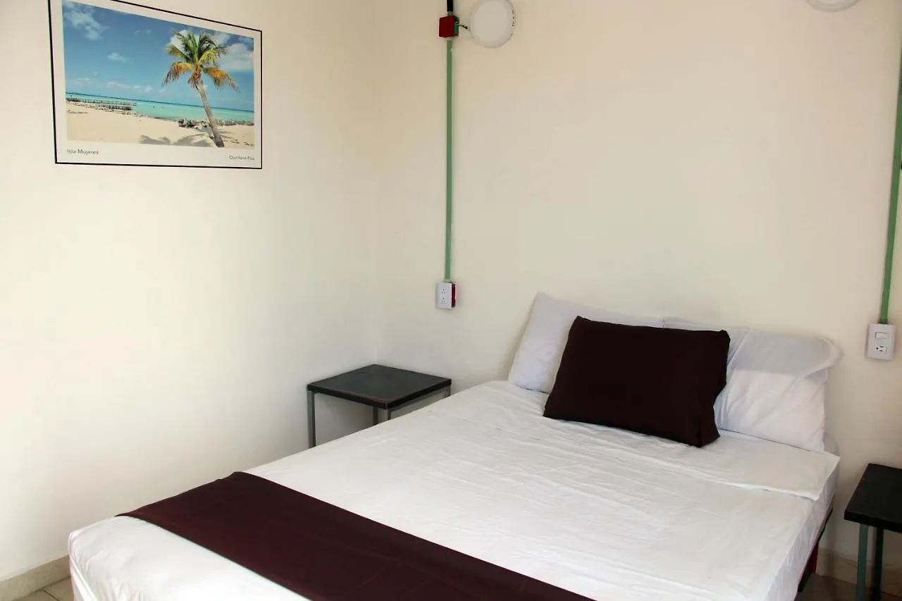 Hotel & Hostal Casa De Luz Cancun