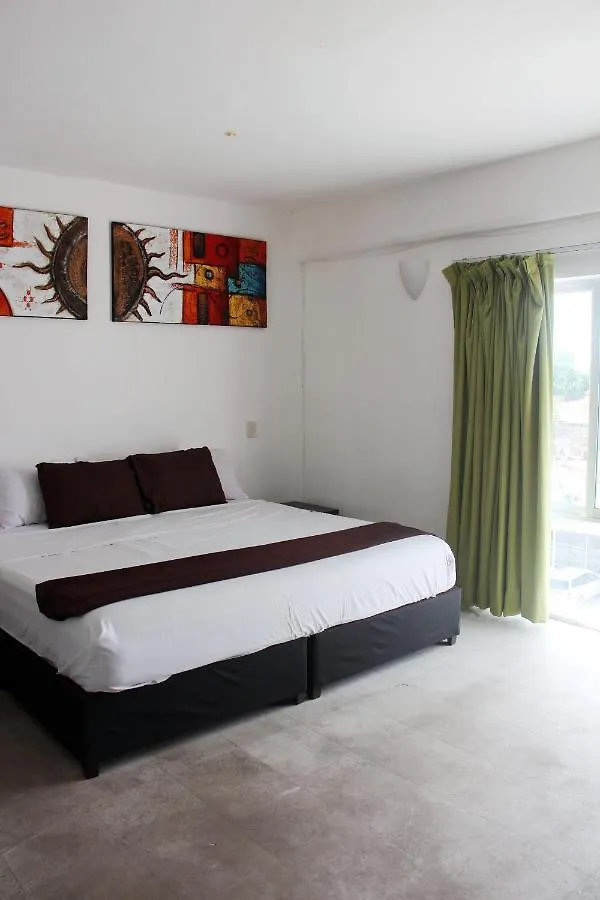 Hotel & Hostal Casa De Luz Cancun